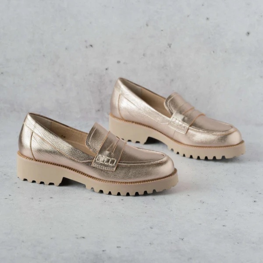 🆕 NWOB Vaneli Zayna Smoke Grey Gold Metallic Leather Loafers comfort & style